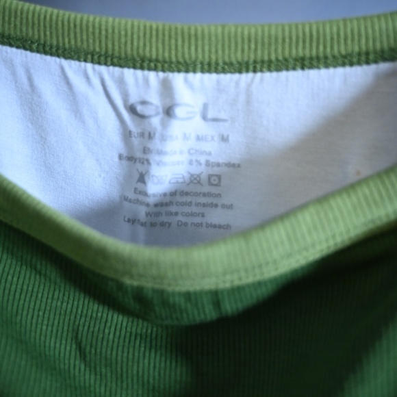 Cropped Green OGL Top – Trendy & Casual - Picture 3 of 3